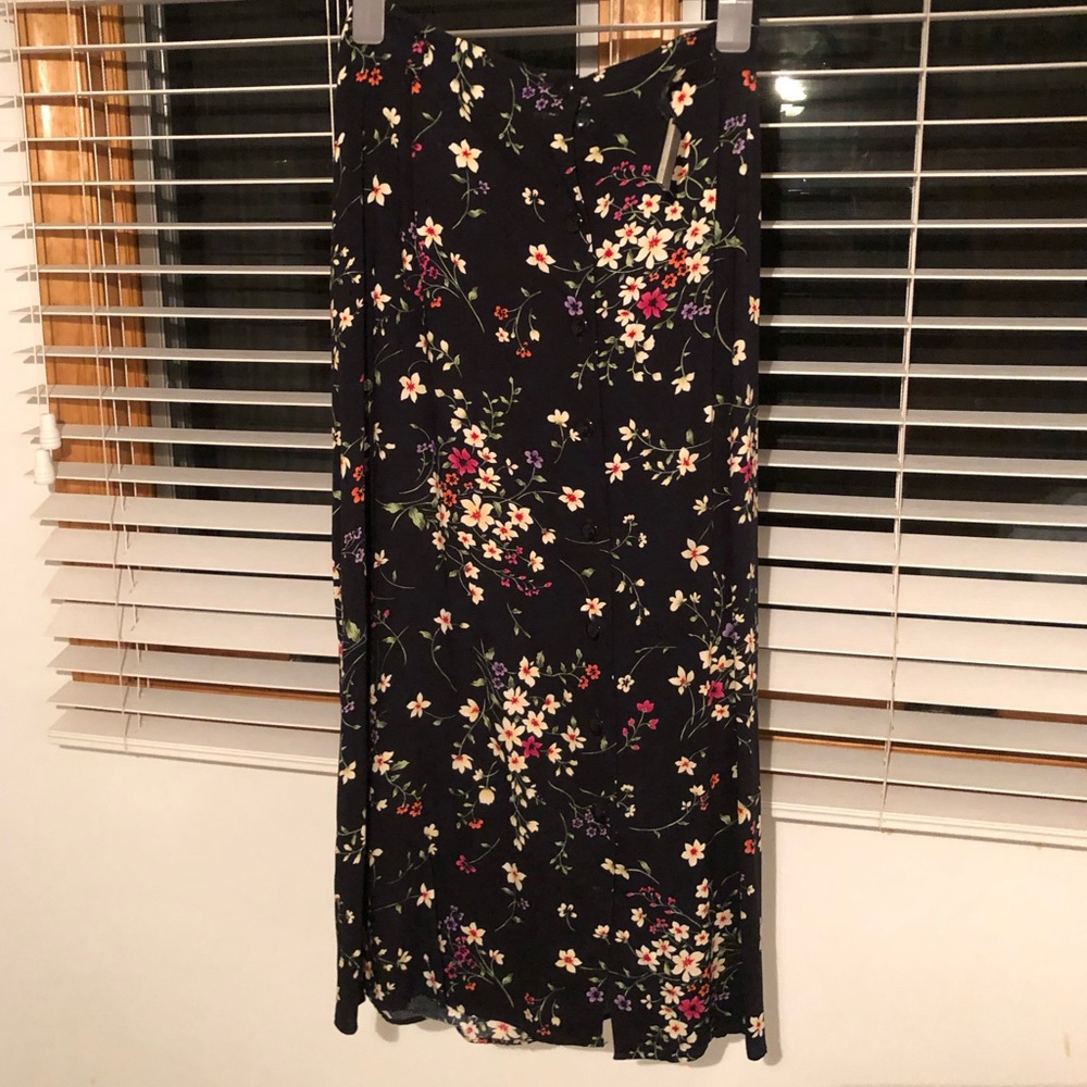Sag Harbor| women’s size large, long floral print skirt